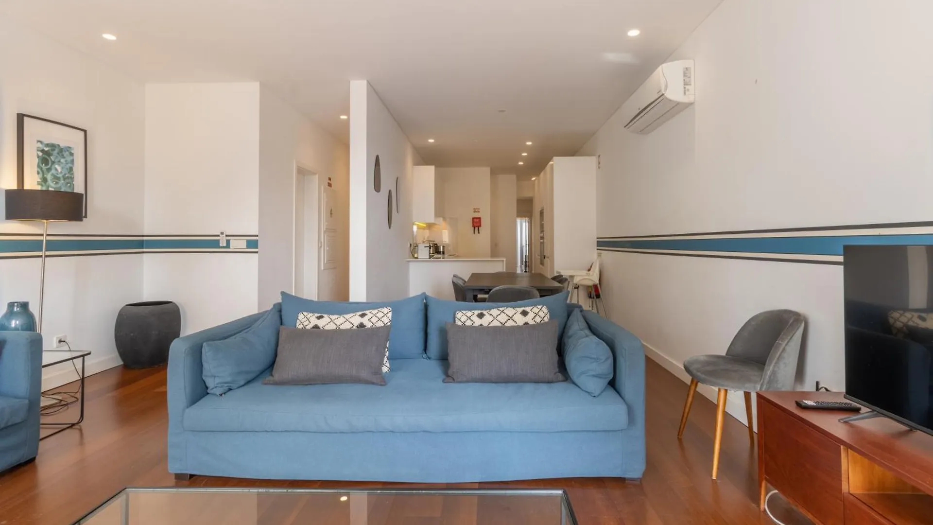 Modern 3Br, Terrace, Ac/Heating & Self Check-In Apartment Lisbon 0*,  Portugal