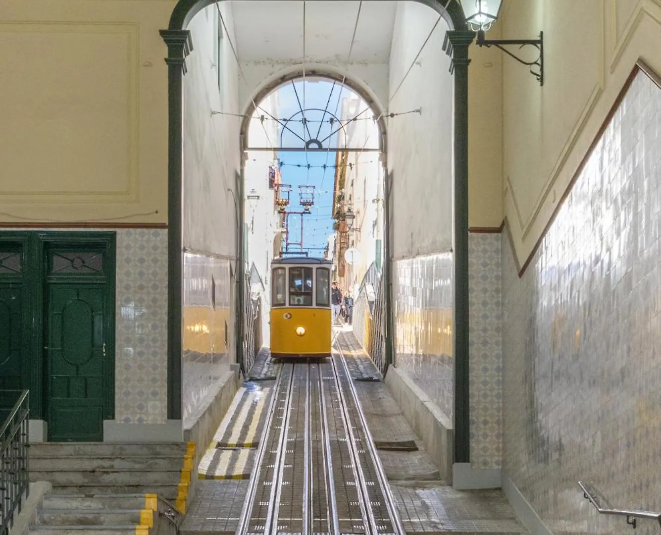 Modern 3Br, Terrace, Ac/Heating & Self Check-In Apartment Lisbon