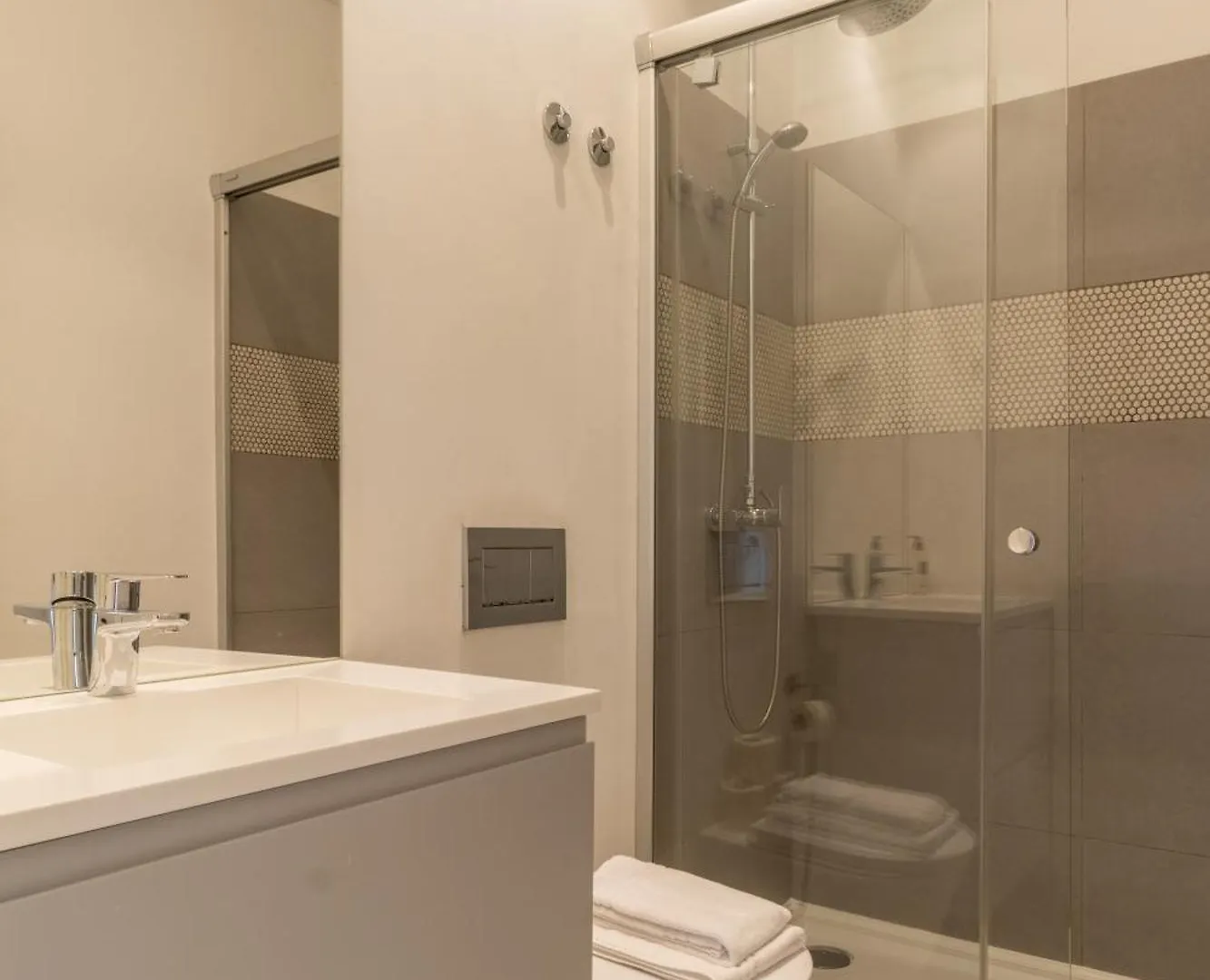 Modern 3Br, Terrace, Ac/Heating & Self Check-In Apartment Lisbon