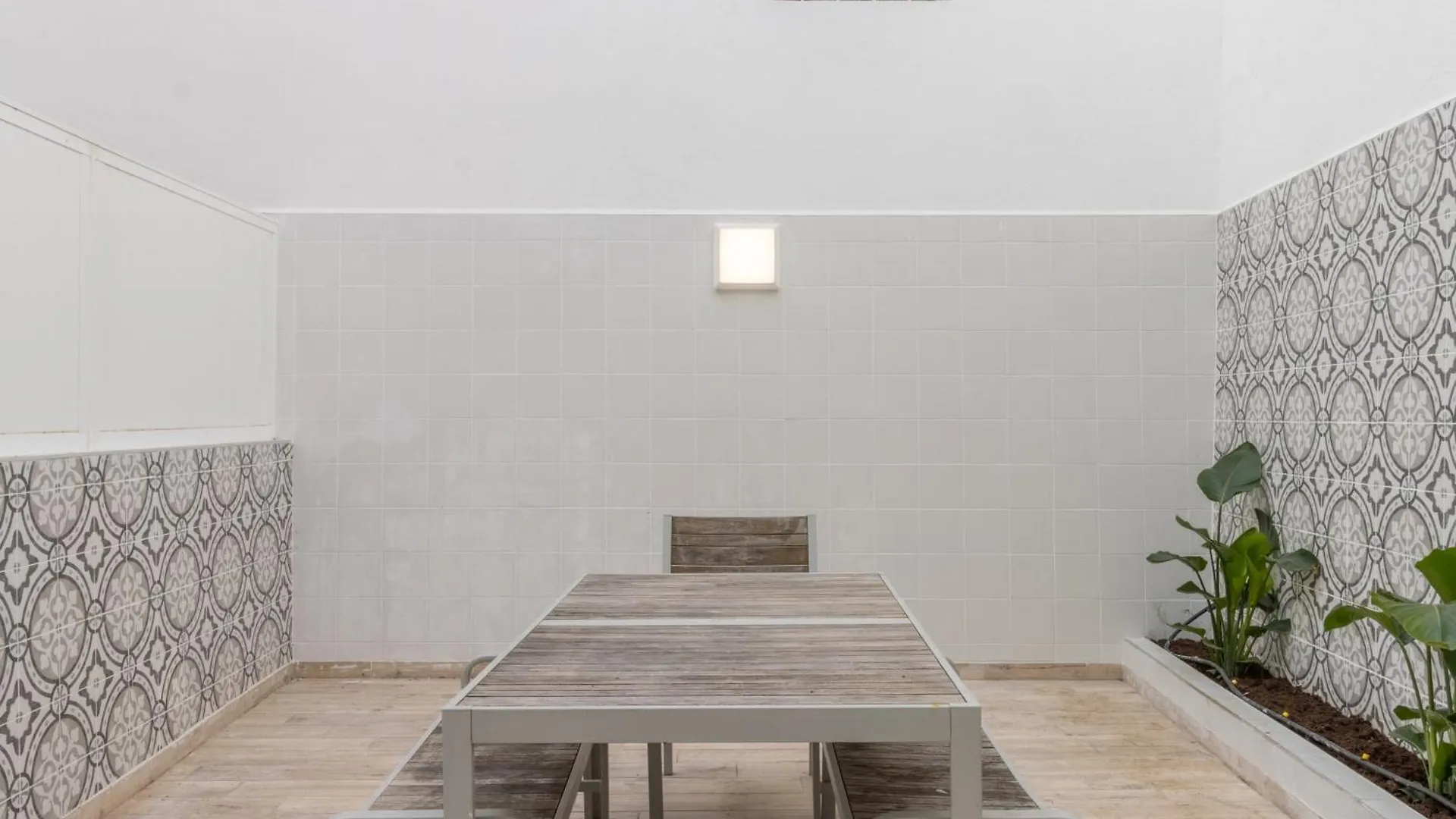 Modern 3Br, Terrace, Ac/Heating & Self Check-In Apartment Lisbon
