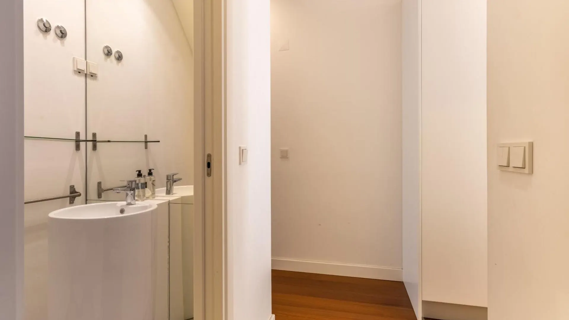 Modern 3Br, Terrace, Ac/Heating & Self Check-In Apartment Lisbon