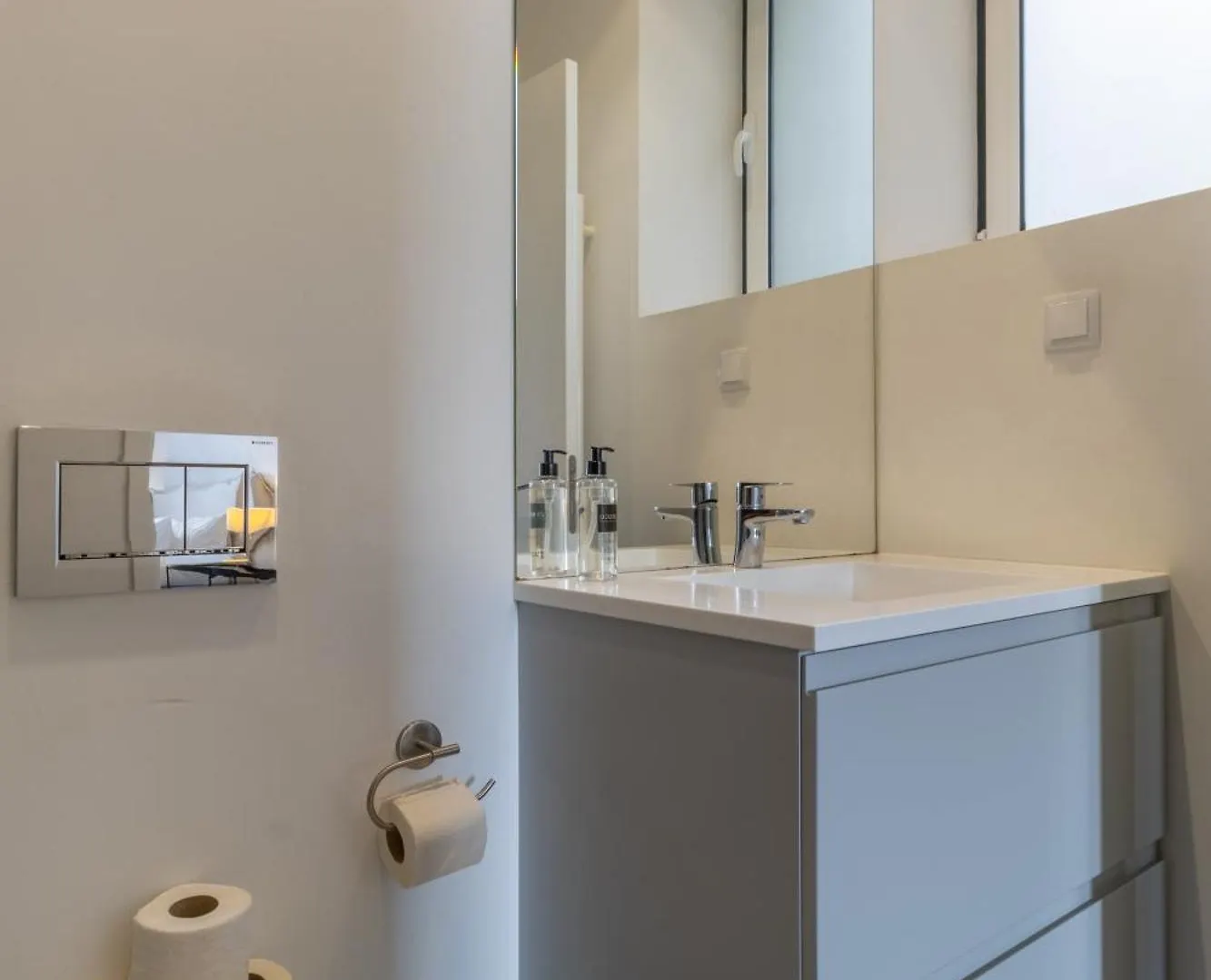 Modern 3Br, Terrace, Ac/Heating & Self Check-In Apartment Lisbon Portugal
