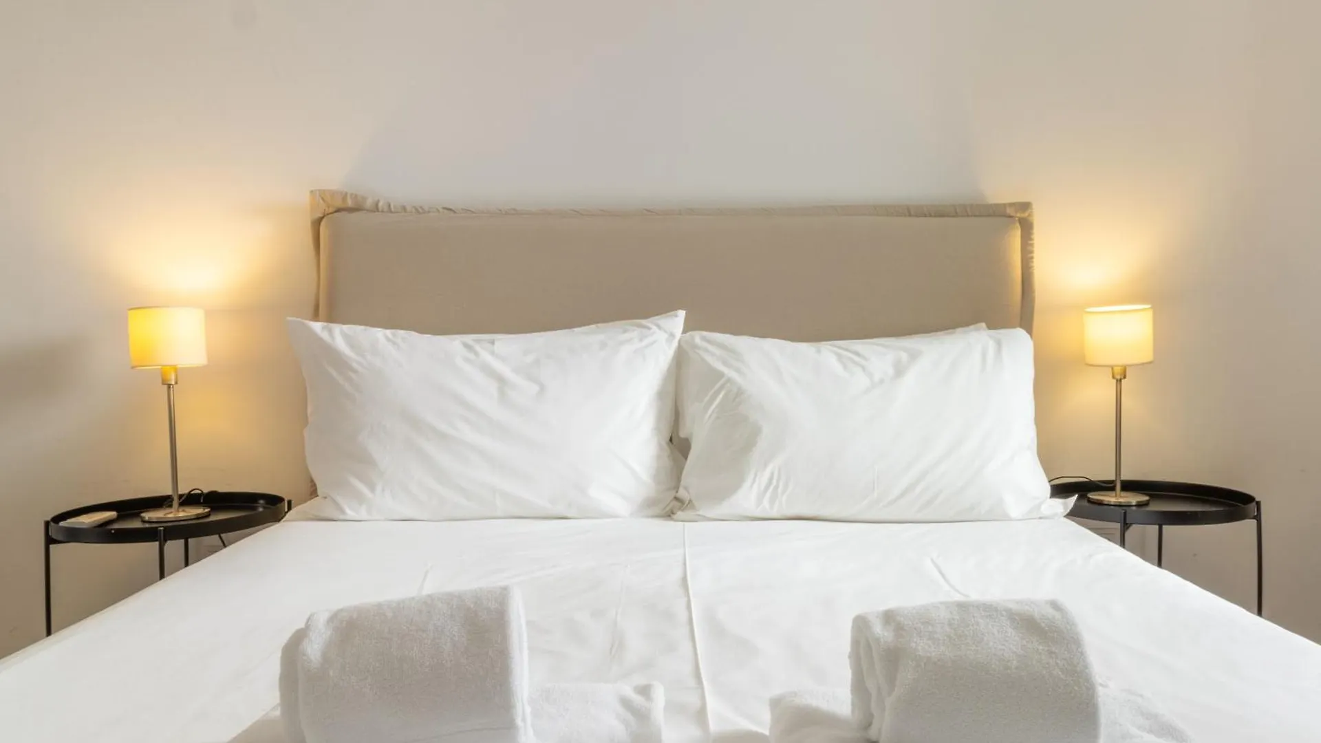 Modern 3Br, Terrace, Ac/Heating & Self Check-In Apartment Lisbon 0*,