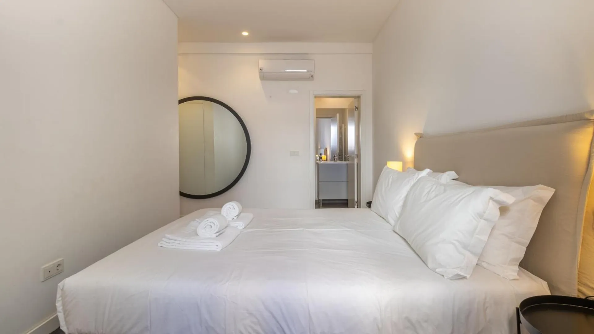 Modern 3Br, Terrace, Ac/Heating & Self Check-In Apartment Lisbon