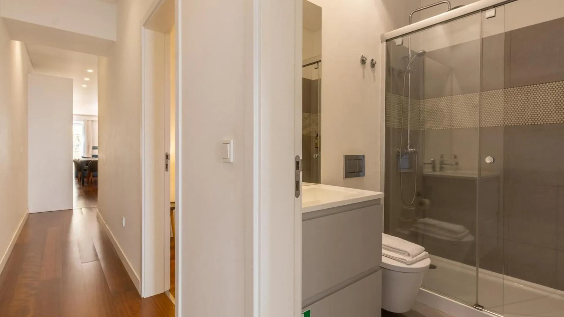 Modern 3Br, Terrace, Ac/Heating & Self Check-In Apartment Lisbon Portugal