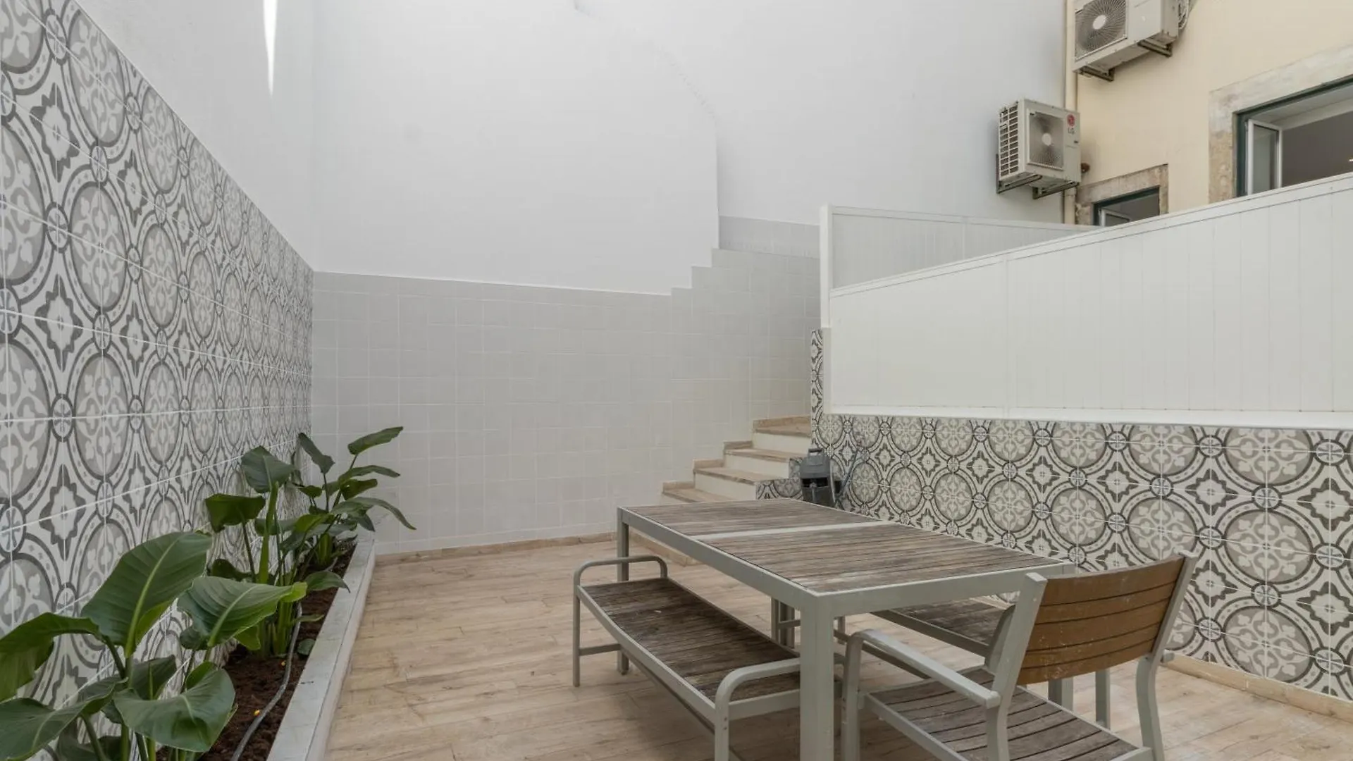 Modern 3Br, Terrace, Ac/Heating & Self Check-In Apartment Lisbon Portugal