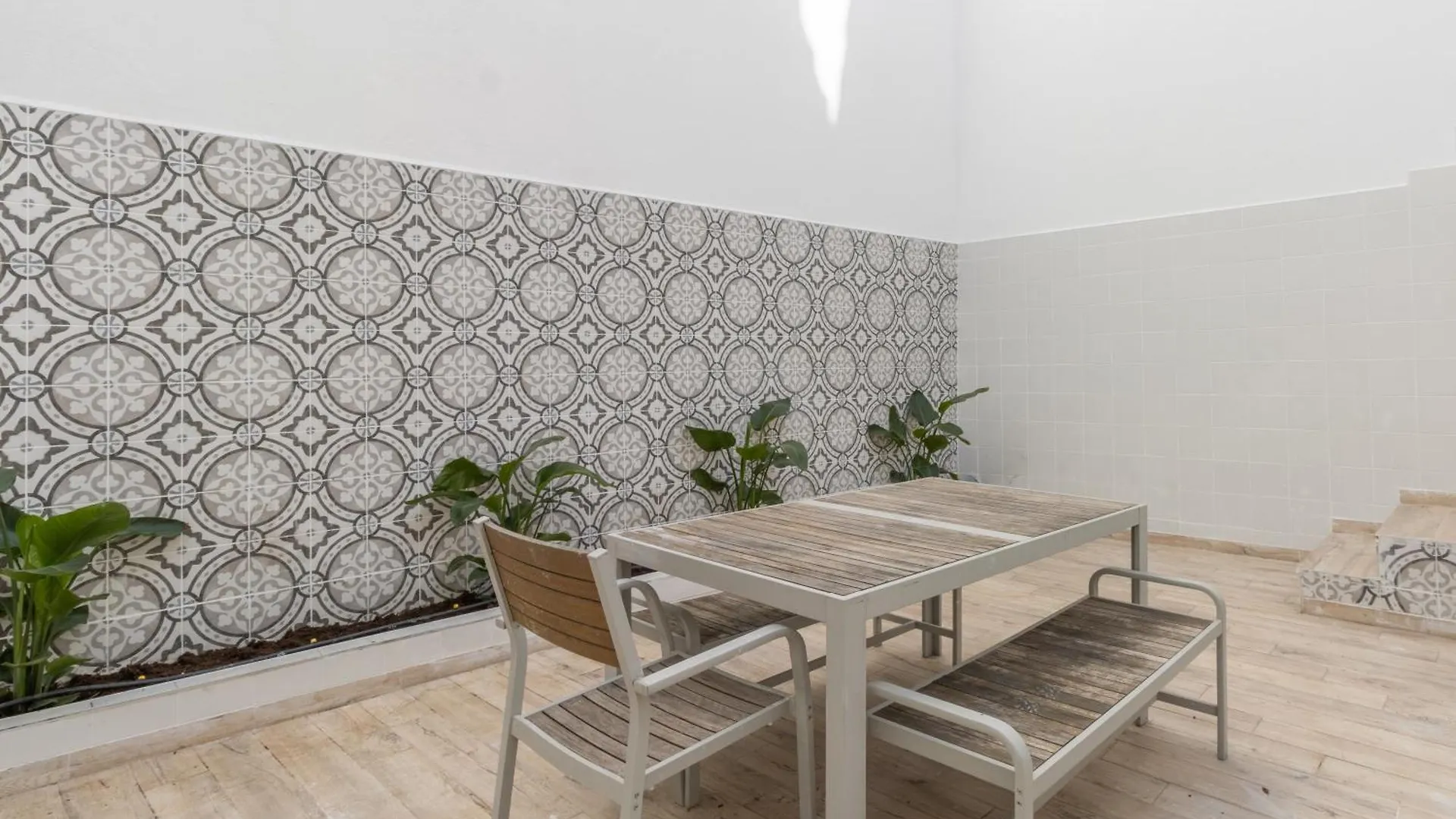 Modern 3Br, Terrace, Ac/Heating & Self Check-In Apartment Lisbon