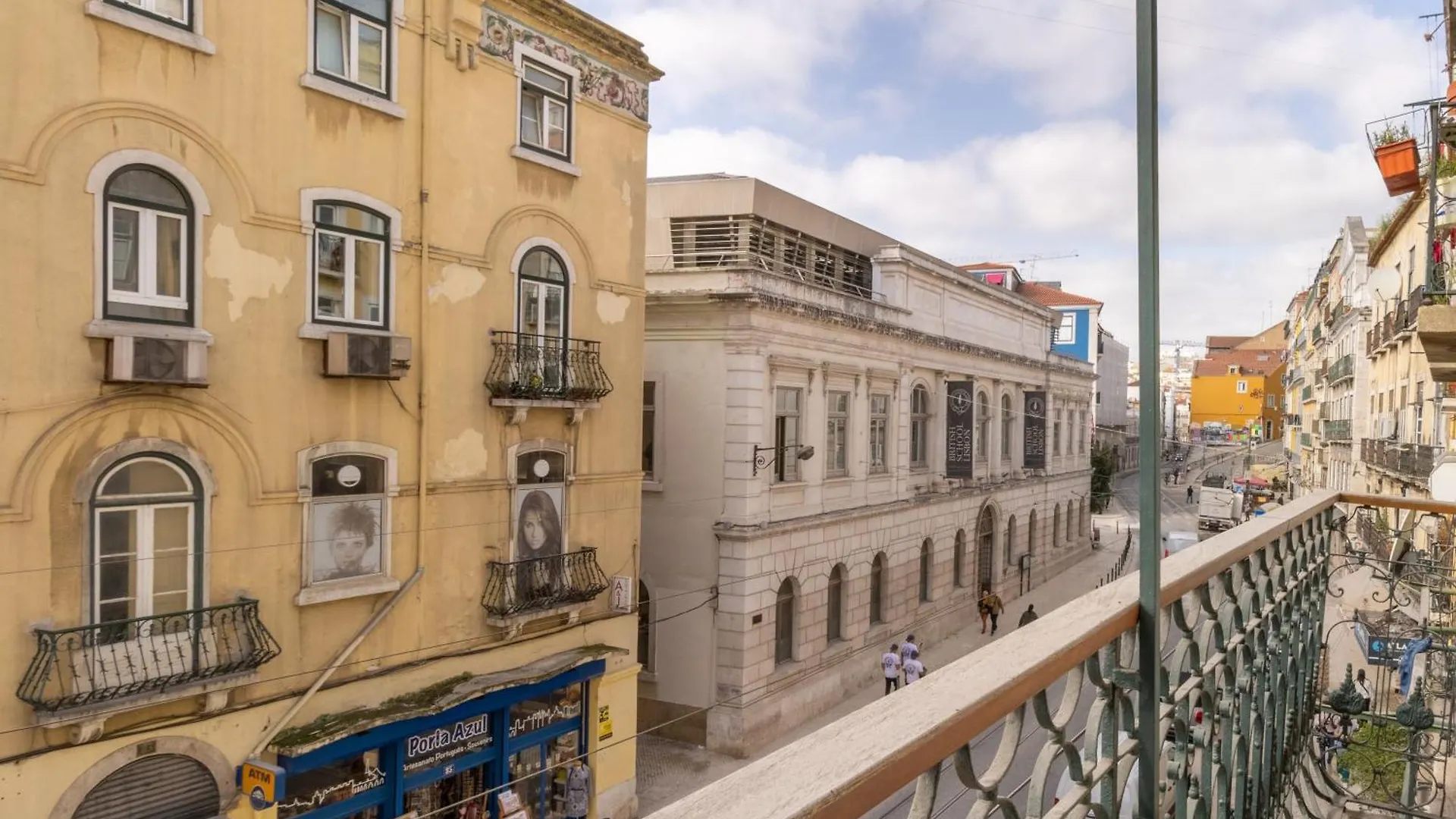 Modern 3Br, Terrace, Ac/Heating & Self Check-In Apartment Lisbon Portugal